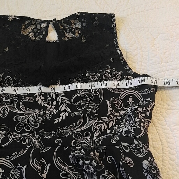- Forever 21 black & white dress Lace S - Picture 4 of 5